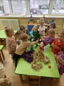 Подробнее о статье Как мы елку наряжали