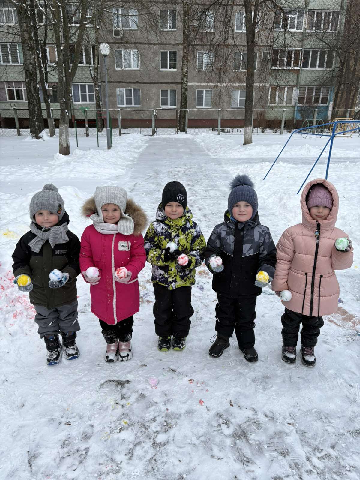Подробнее о статье 🎨 Волшебные картины на снежном холсте! 🌨️