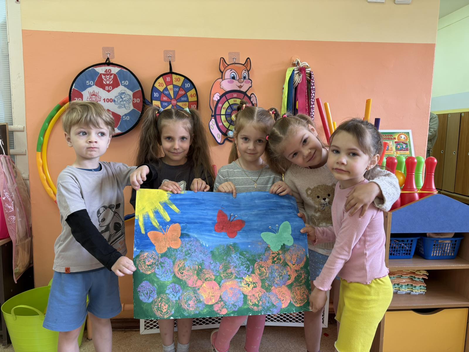 Подробнее о статье 🎨 «Краски, кисти и немножко волшебства: наше лето уже началось!»